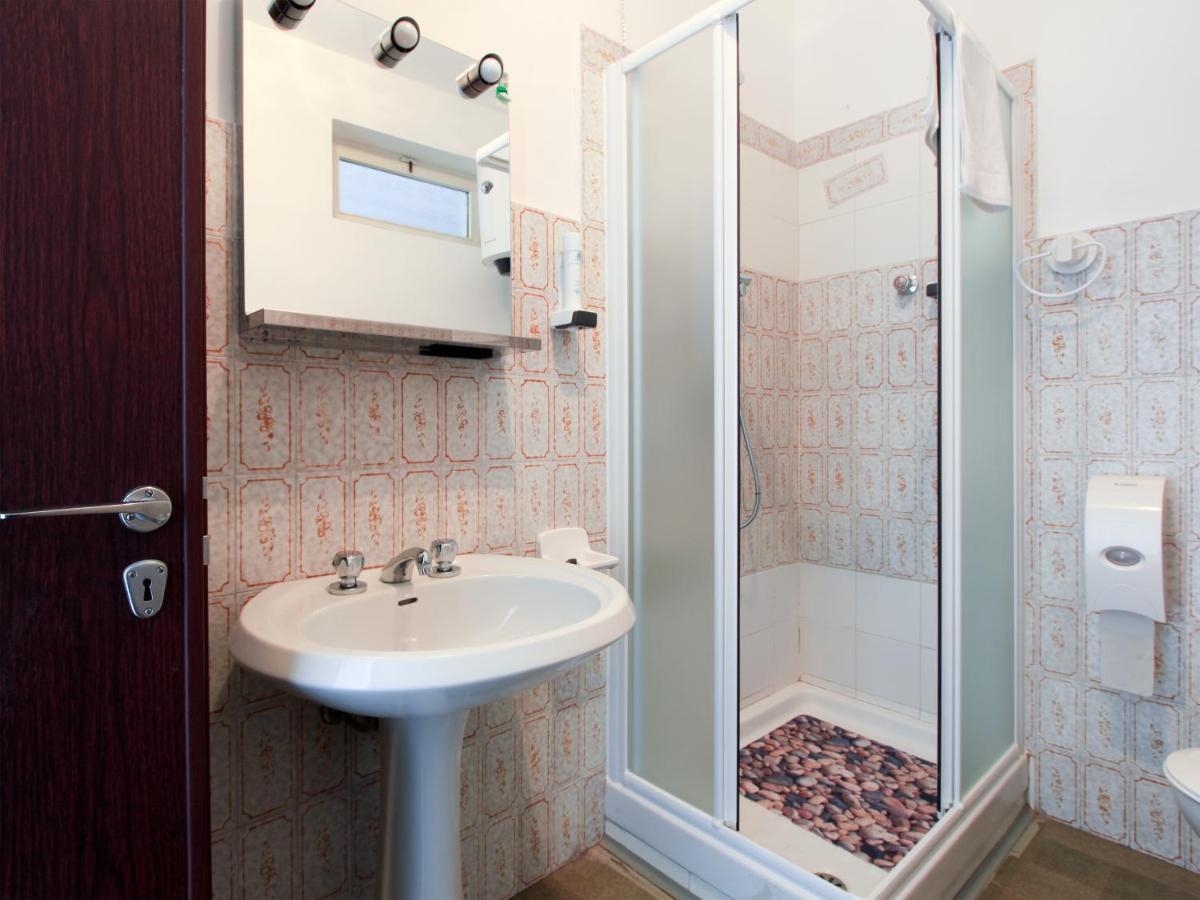 Hotel Funivia Laveno-Mombello Kamer foto