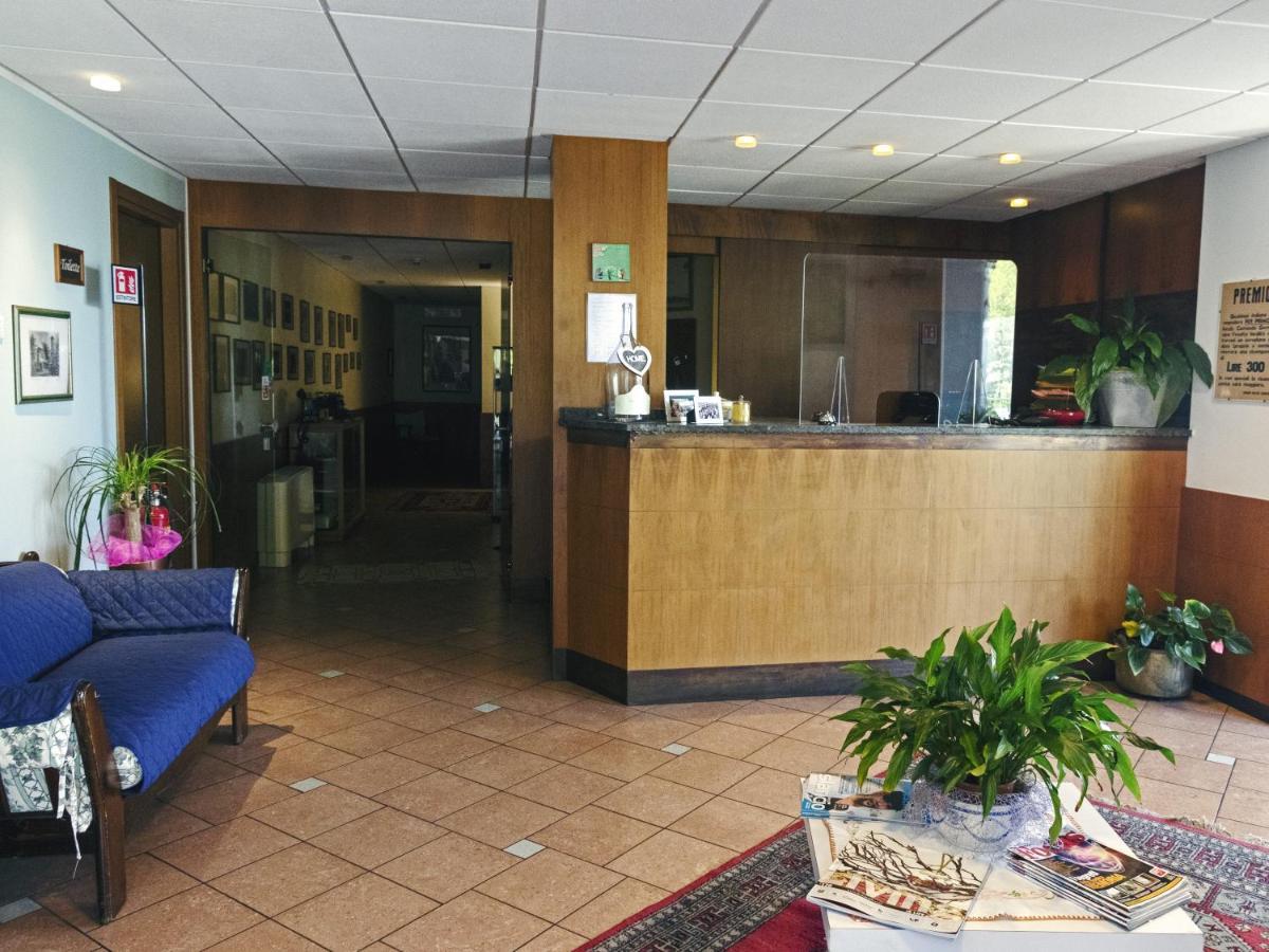 Hotel Funivia Laveno-Mombello Buitenkant foto