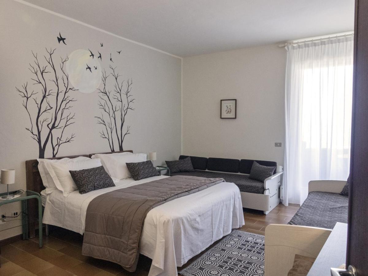 Hotel Funivia Laveno-Mombello Buitenkant foto