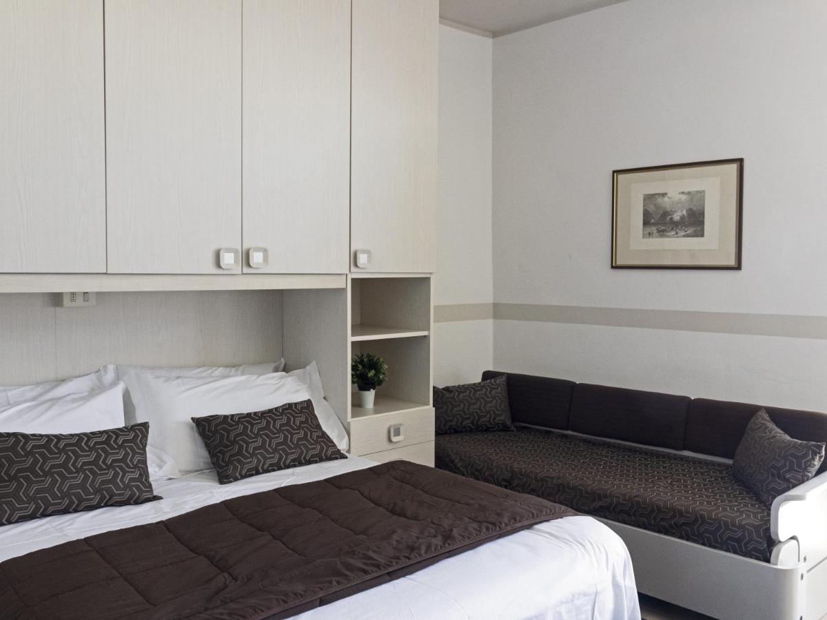 Hotel Funivia Laveno-Mombello Buitenkant foto