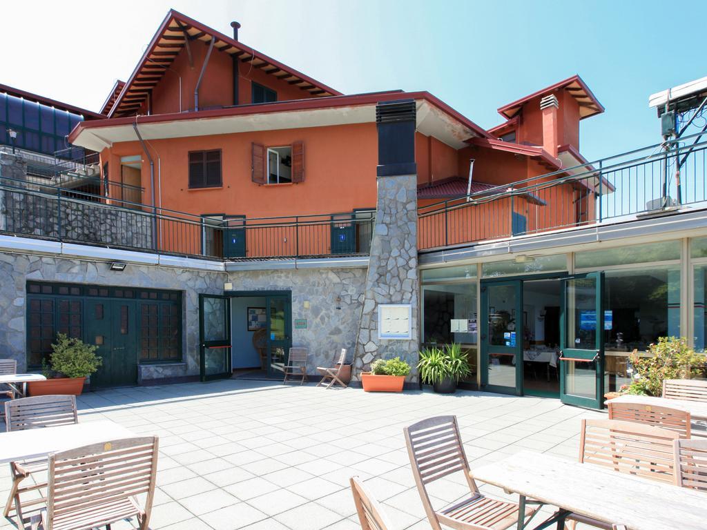 Hotel Funivia Laveno-Mombello Buitenkant foto