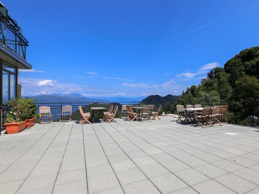Hotel Funivia Laveno-Mombello Buitenkant foto