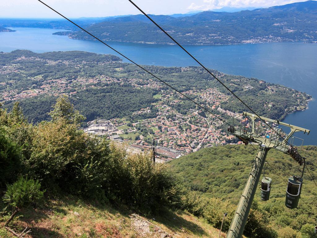 Hotel Funivia Laveno-Mombello Buitenkant foto