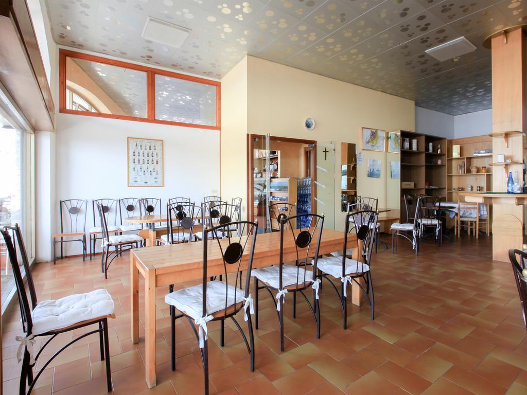 Hotel Funivia Laveno-Mombello Buitenkant foto