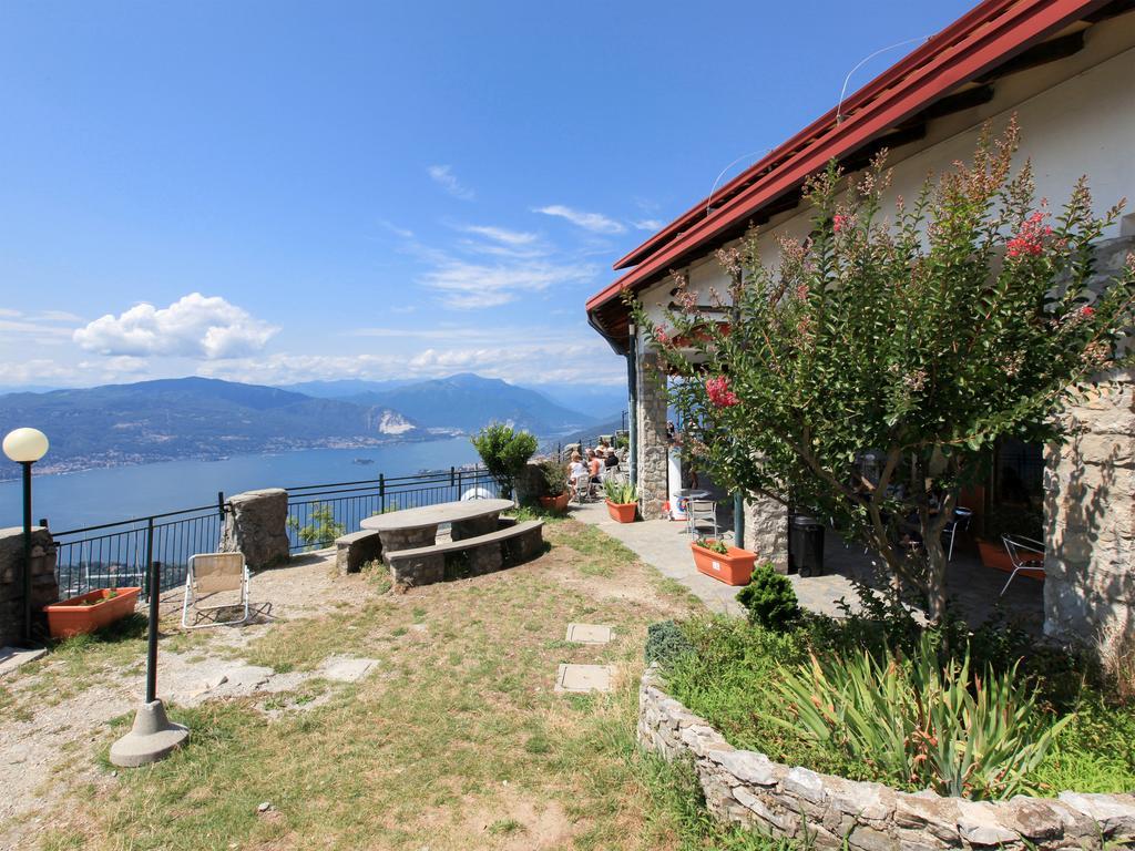 Hotel Funivia Laveno-Mombello Buitenkant foto