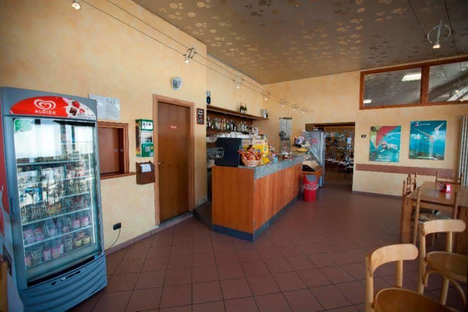 Hotel Funivia Laveno-Mombello Buitenkant foto