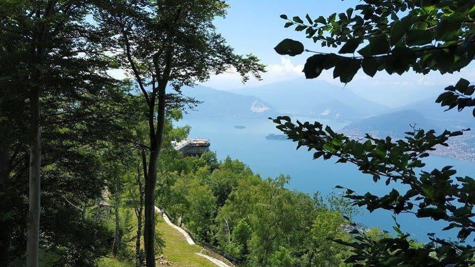 Hotel Funivia Laveno-Mombello Buitenkant foto