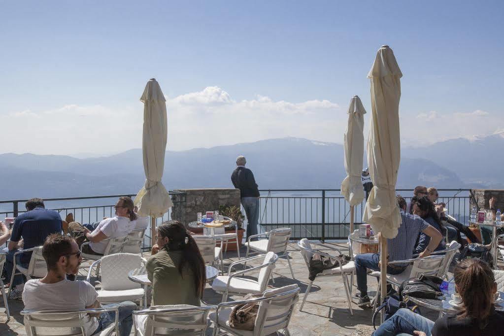Hotel Funivia Laveno-Mombello Buitenkant foto
