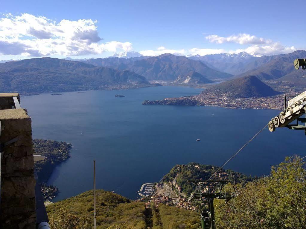 Hotel Funivia Laveno-Mombello Buitenkant foto