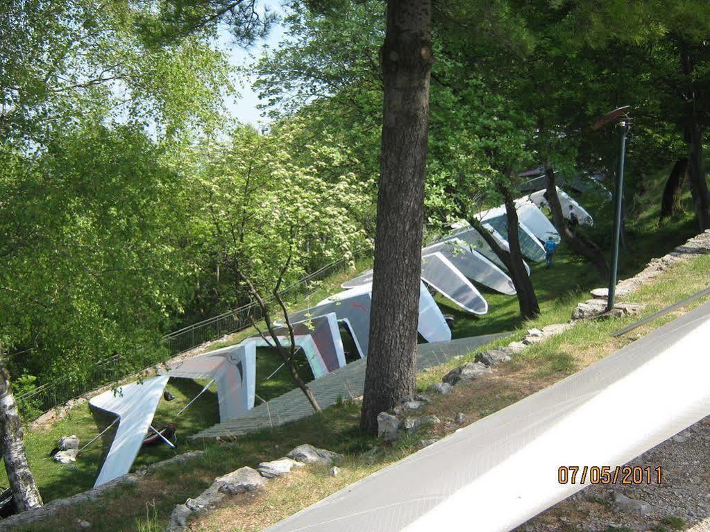 Hotel Funivia Laveno-Mombello Buitenkant foto